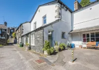 The Retreat, steps from amenities, short walk from Lake Windermere. Eco Friendly Hotels in Windermere City Center