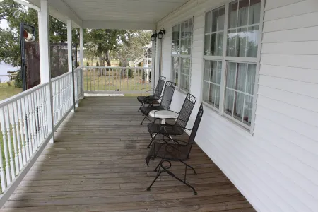 Water Front Beach House on the Bay, Boat Launch, WiFi with Great Sunset Views