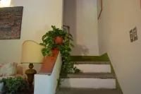 Antica Casa Colonica con Piscina nel Giardino Della Villa Settecentesca De Rossi
