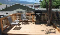 NEW!! Arch Studio at Yellowstone Park Entrance- 2 Minute Drive to Park Entrance