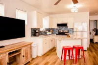 Beach Condo & Pool Relaxing Getaway! Short Stride to Sandy Beach's. Unit 8