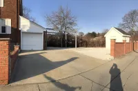 Two Story Cozy Massachusetts Home. - Bungalow