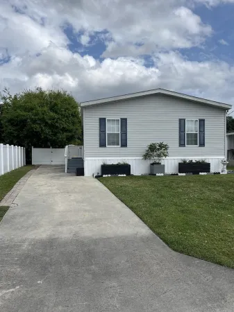 SEADREAM WITH LITE BREAKFAST, HOT TUBE, AND CANAL VIEW Отели в г. Martin County