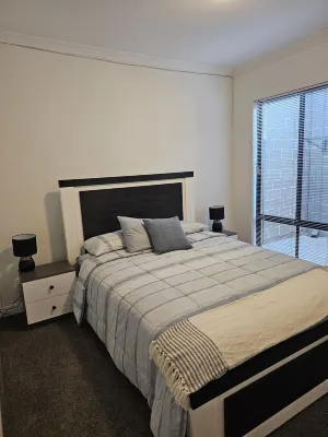 Modern, cosy, comfortable 3 x 2 x 2 unit in Ellenbrook Hotel a Ellenbrook