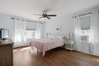 Luxurious 5-bedroom home steps from Hampton Beach & all entertainment فنادق في Hampton Beach