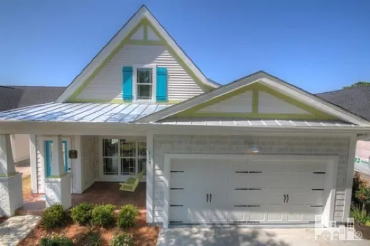 Beautiful and spacious beach cottage a short walk from the ocean