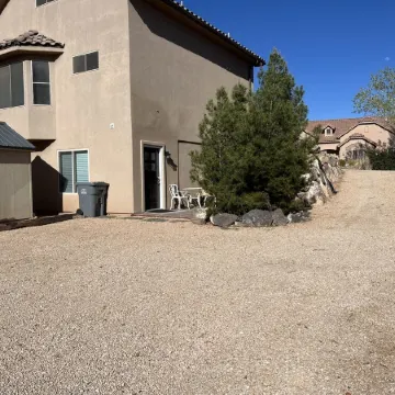 Gould’s Hideaway off street parking, close to Sand Hollow, Quail & Zion.