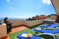 Penthouse Cala 4 with sea view, Jacuzzi,Costa del Sol,wifi,BBQ.