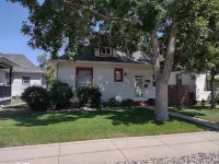Rancher's Capitol Lodge (Historic) - Steps away from the Capitol and Downtown Hotels near Cheyenne Regional Airport