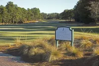 Renovated, Ground Level, 2 Br 2 BA, WiFi, Cable, Pool. 4 Individuals Max.