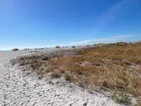 Cozy 2 Bedroom Unit, Just Minutes to the Beach