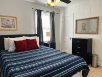 C6, Romantic apartment in city center, Flagler location, near beaches, parking!
