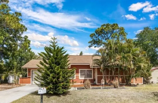 Modern 2 Bedroom Farmhouse