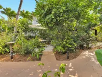 Relaxed Beach living - 1 Bed/1 Bath with Private Garden, steps to Ocean Hotels near Port Everglades