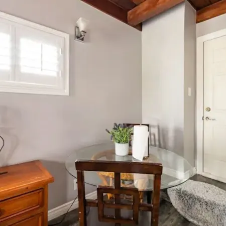 1-bedroom vacation home just 5 minutes to Kia Forum