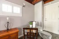 1-bedroom vacation home just 5 minutes to Kia Forum