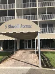 Upscale condo steps from gorgeous Vanderbilt beach 임페리얼 스퀘어 쇼핑센터 주변 호텔
