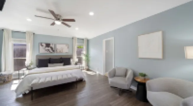 Family Dream Home, Arcade fun!, Huge Pool! 5 bedrooms, 3 baths