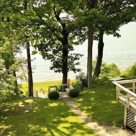 Seven Oaks — Lakefront Cottage on Owasco Lake — Large Beach with Stunning Views
