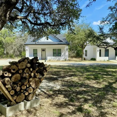 Luxury Bungalow near Gruene Hall, Whitewater Amphitheater & The Chandelier.