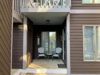 CREEKSIDE COMFORT- FIRST FLOOR CONDO WALKING DISTANCE TO BLOWING ROCK! SLEEPS 6