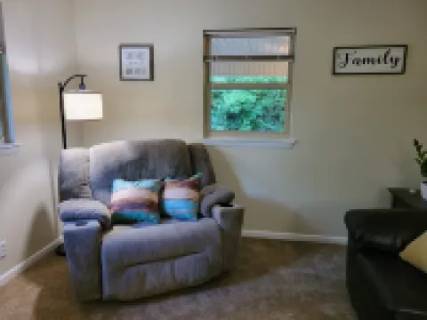 Stock Cottage Cozy 2 Br, 2 Bath House Next to Biology Trails and Sau コレッジデールのホテル