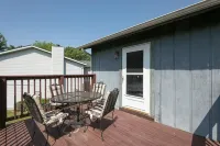 Touch of Class  3-bedroom townhome in Belleville King Bedroom. Hotels in St. Clair County