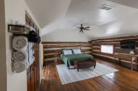 1800’s Historical Log Cabin near I-75 Interstate