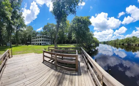 Peaceful property on the historic Suwannee River.