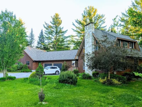 Twin Mountain River House – Serene White Mountains Hideaway by the River! Hotels in Carroll