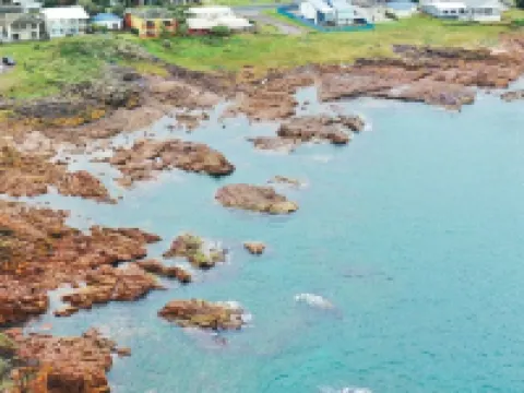 Luxurious studio, across road from ocean Hotels in Anna Bay