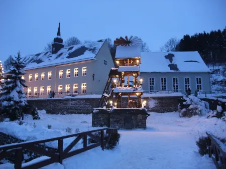 Vacation apartment for art lovers in Pobershau "Picasso with conservatory" Отели в г. Поберсхау