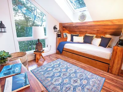Cape Cod Villa pond front vacation home, retreat, spa, venue, film location Các khách sạn ở 