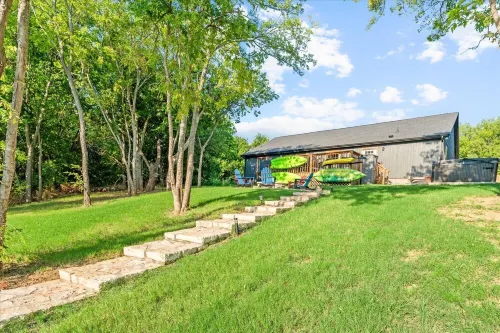 Lakefront!➟Kayaks, Fire Pit, Sparkling Clean Hot Tub, Foosball