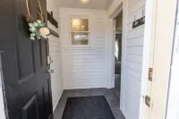 Downtown 1 Bedroom Charmer - Walk, Bike, Visit, Enjoy!!