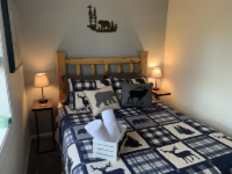 Perfect Poconos Retreat, .5 miles -Beach & Pool, Huge Game Room, Pet Friendly!