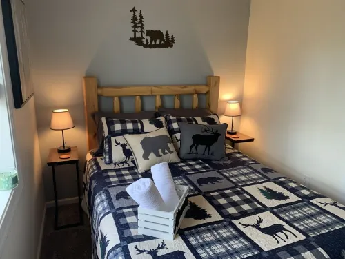 Perfect Poconos Retreat, .5 miles -Beach & Pool, Huge Game Room, Pet Friendly!
