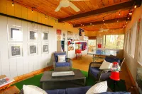 Cozy + Secluded 180 Degree Mountain View Cabin. Spring is here!