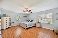 Heated pool huge yard mins to beach/DT, small celebrations PAC MAN,  pets ok Hotels near Publix Super Market at Shoppes at Mission Trace