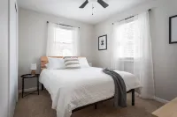 The Elm Cottage - 1mi to Frankfort Beach Hotels near Focus Gallery