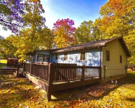 Lakefront, Wooded, & Secluded Home - Family Dogs Welcome. 加勒特縣酒店