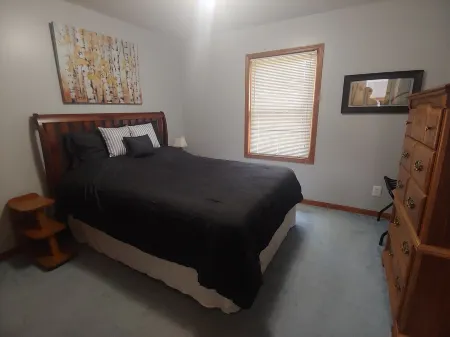 Secluded Ocqueoc River House Отели в г. Окок Тауншип