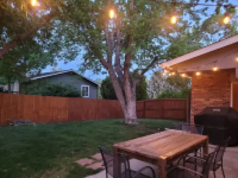 Great family vacation home on 1/2 acre in Littleton-SW Denver 3bd 2.5 baths