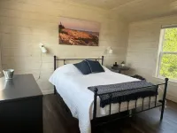 Oceanfront with Private Beach - Little Bay Retreat