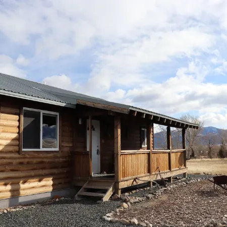 River Rest Luxury Cabin - The Ruby. Beautiful River and Mountain Views!!