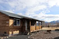 River Rest Luxury Cabin - The Ruby. Beautiful River and Mountain Views!!