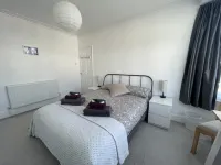 Double Bedroom with TV in Sudbury Hill Wembley - 10 mins from Wembley Stadium