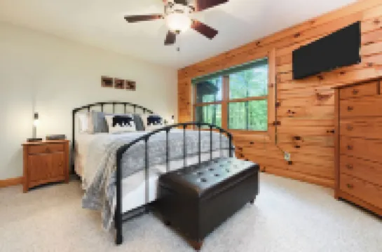 Logged & Loaded Cabin! 9Min to WISP! Hot tub, fire pit! Pets! EV charger!