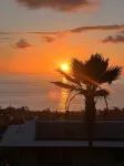 Charming Surfer's dream Hawaiian Home near Lyman Beach on Ali'i Drive