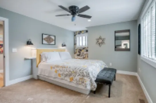 Traverse City Lakemore Resort,  New Luxury Lakefront Home on Arbutus Lake のホテル